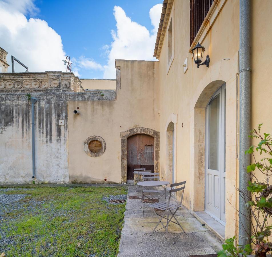 Отель Palazzo Trigona Dependance Ното Экстерьер фото